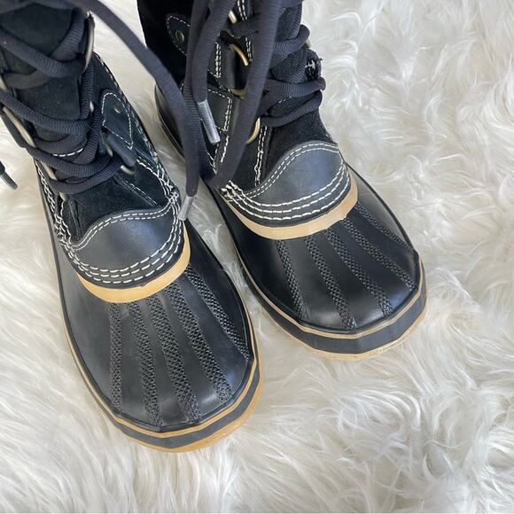 Sorel | Women’s Black Joan of Arctic Faux Fur Snow Boots Suede Lace-Up Winter 6 - Picture 4 of 9